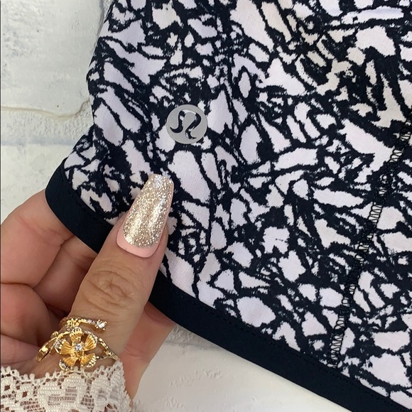 🍋Lululemon Speed Short! - Picture 3 of 8